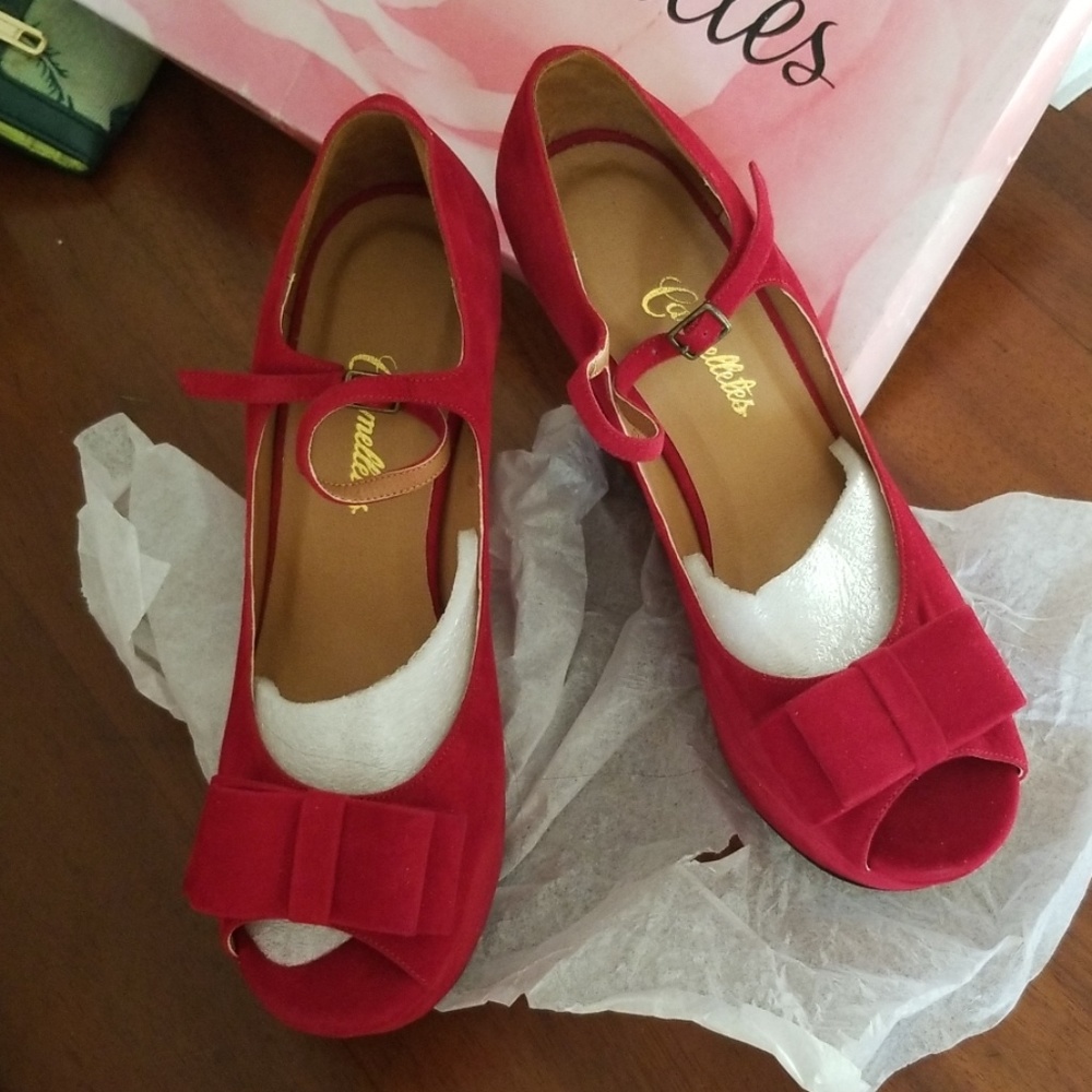 RED  PLATFORM/ WEDGE SHOES🌻